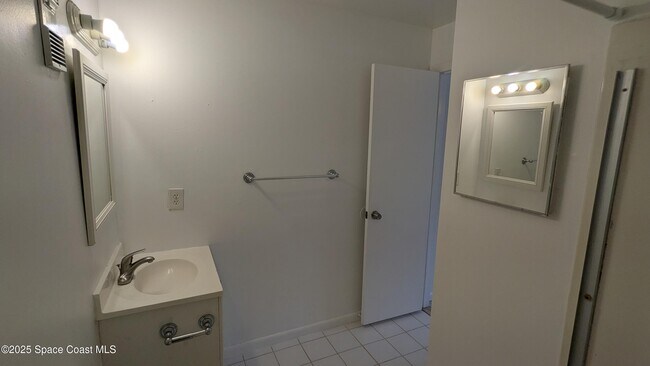 Building Photo - 215 San Juan Cir