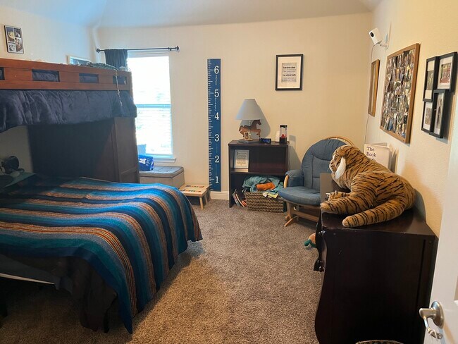 Upstairs large bedroom - 136 Peace Pl