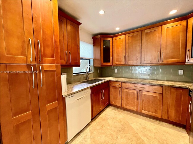 Building Photo - 3709 Cocoplum Cir