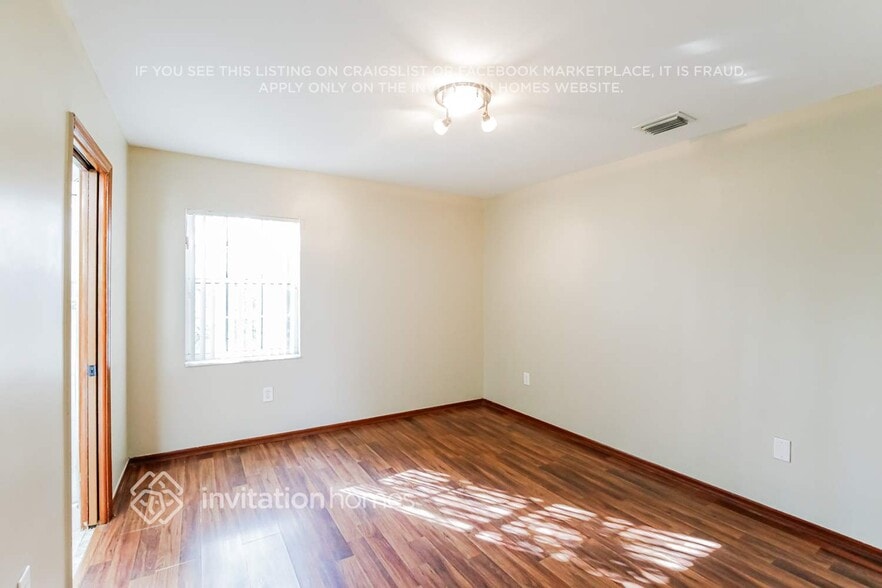 Building Photo - 15411 SW 144th Ave