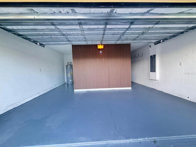 Building Photo - 279 Bergamot Lp