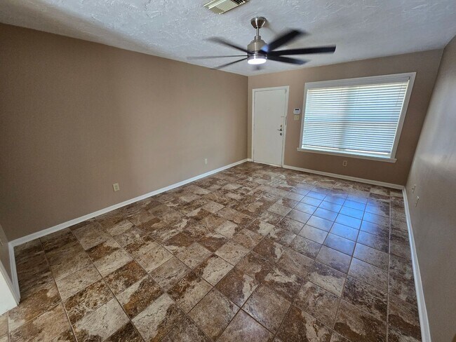 Building Photo - 3012 Adrienne Dr