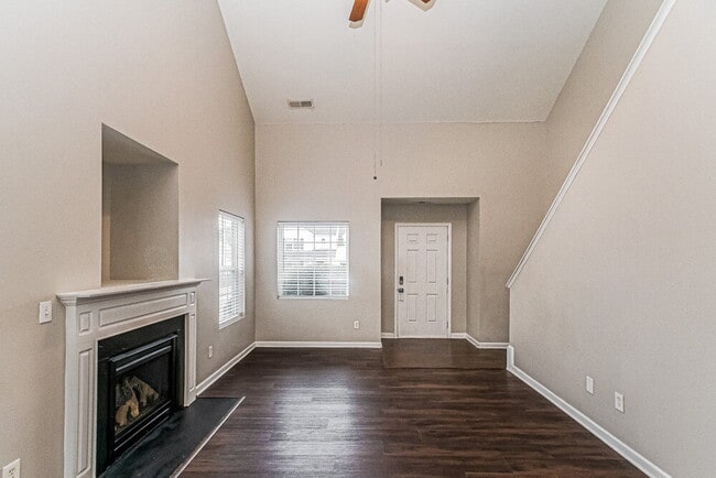 Building Photo - 1017 Early Rise St