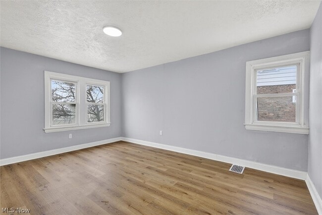 Building Photo - 231 E 210th St