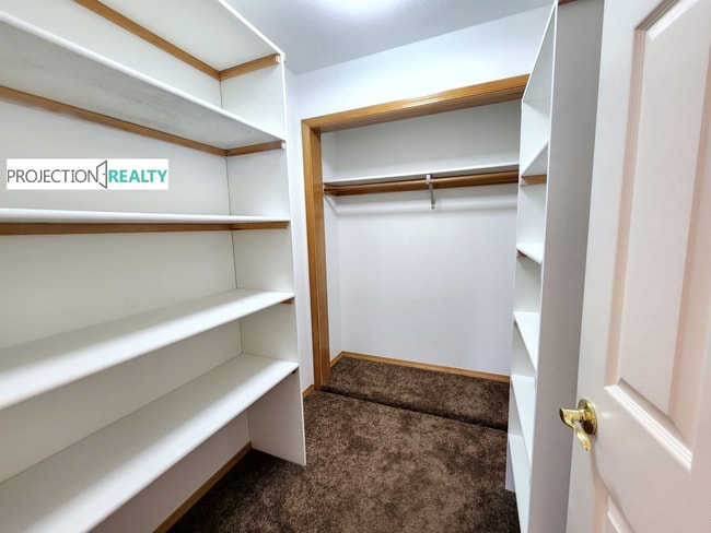 Building Photo - 33994-33997 7 Oaks Dr