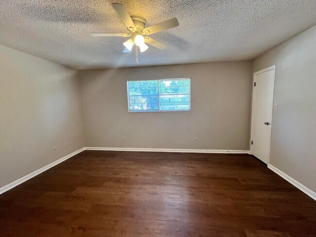 Building Photo - 2406 Ramblewood Ct