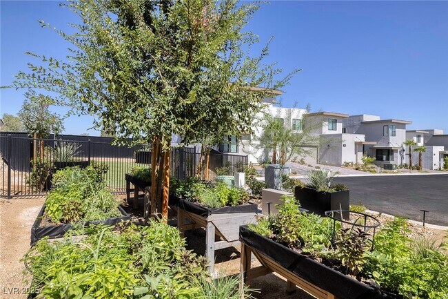 Building Photo - 5178 Meraki Ave