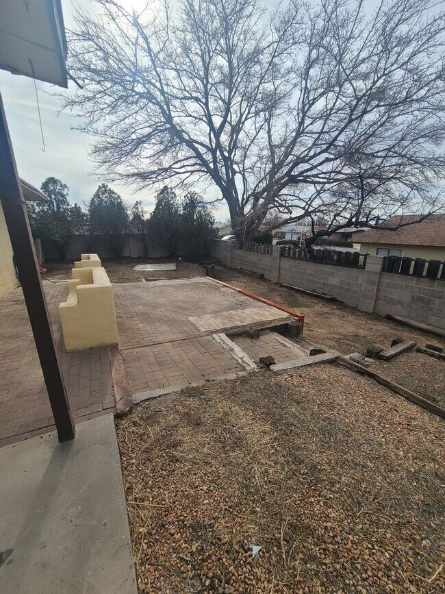 Building Photo - GREAT 3BR HOME IN NICE NE HEIGHTS AREA! Showing 1/6 5PM