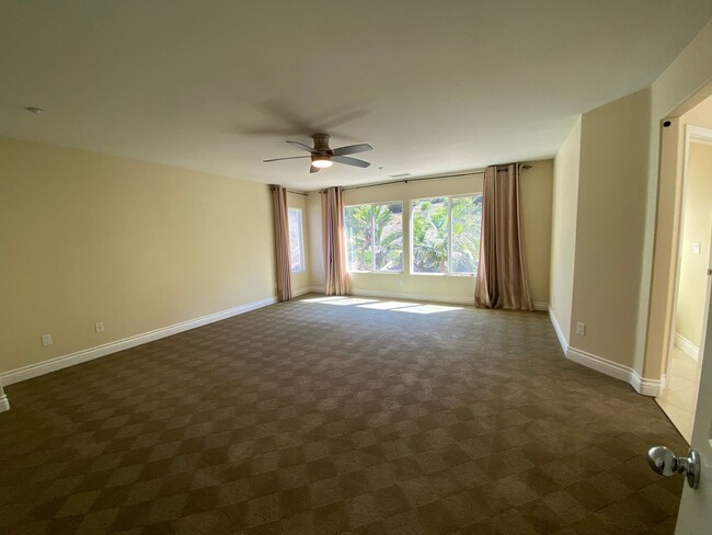 Building Photo - 2 story 4 Bedroom Home located in Amber Woods Community