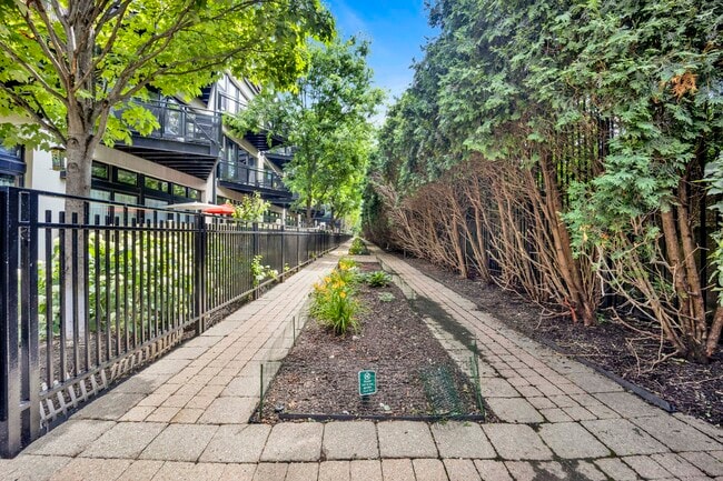 Building Photo - 1111 W 15th St