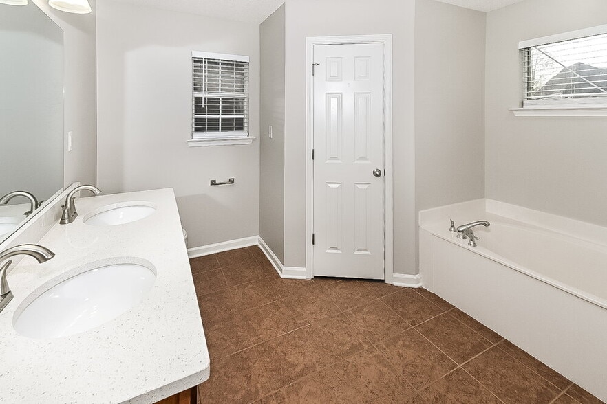 Building Photo - 5940 Keebler Dr W