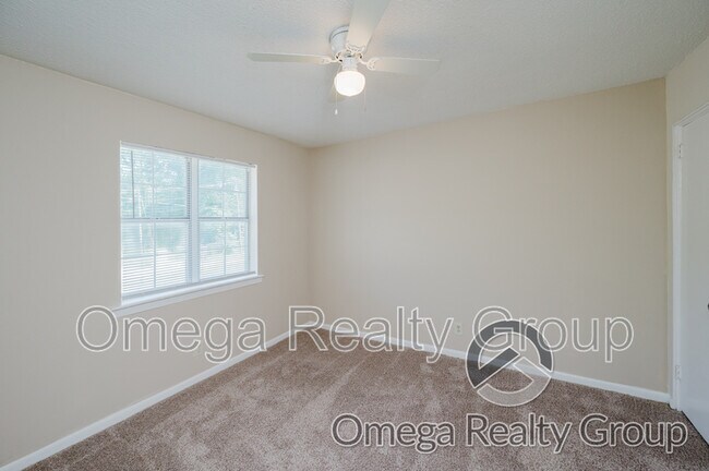 Building Photo - 600 S Broadway Ave