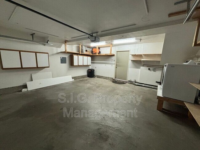 Building Photo - 11377 Osborne Pl
