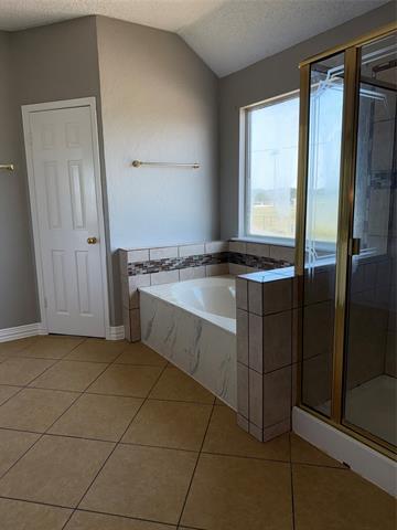 Building Photo - 5201 Tennis Villa Dr