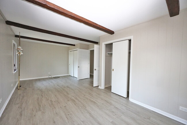 Building Photo - 661 Sycamore Dr