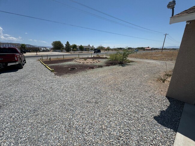 Building Photo - Charming 3-bedroom home located in the picturesque town of Pahrump!