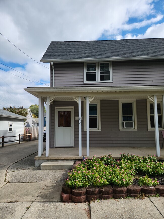 Front Porch - 323 Elm St