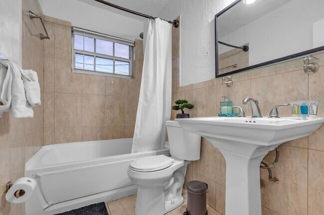 Building Photo - 18715 NW 10th Ct