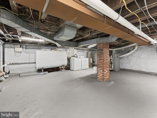 Building Photo - 9 N Front St