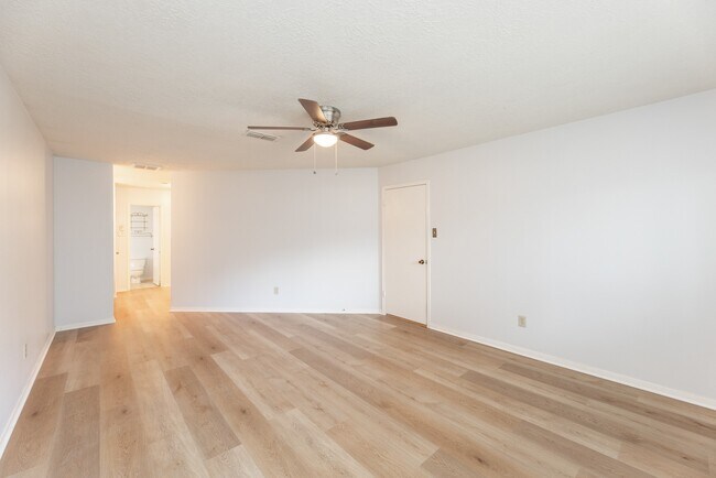 Building Photo - 6818 Brockington Dr