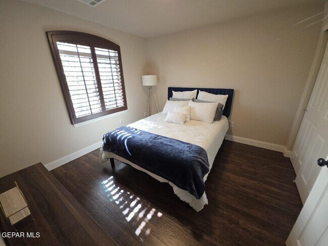 Building Photo - 12867 Hidden Grove Dr