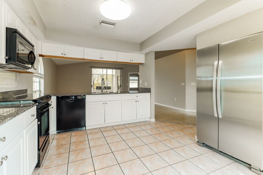 Building Photo - 7921 Hathaway Dr