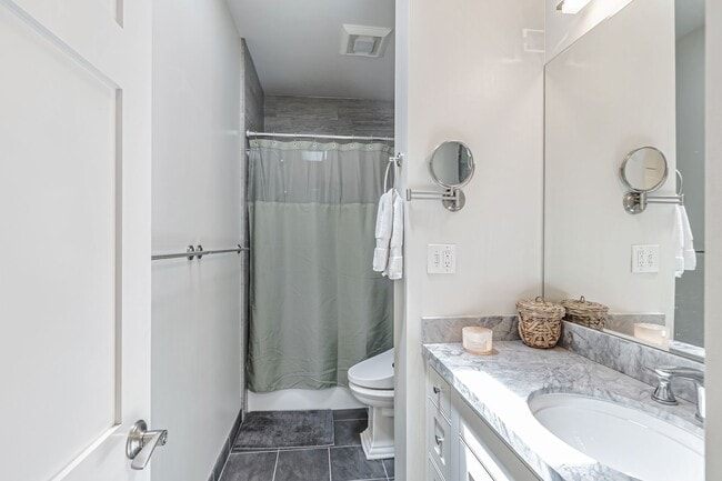 Building Photo - Top-Floor Corner Condo Near Downtown Palo ...