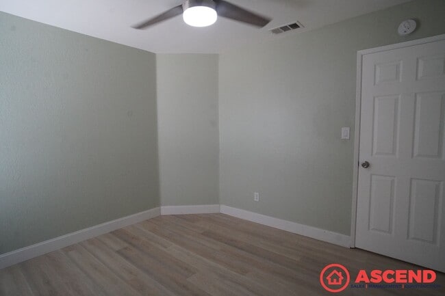Building Photo - Charming Home in Southwest Bakersfield!