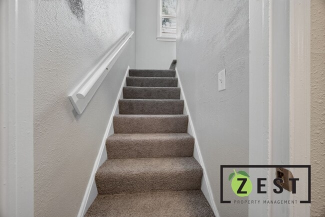 Building Photo - Charming 3 Bedroom home in Detroit Thursday August 6, 2026 @ 7:15p-7:45p