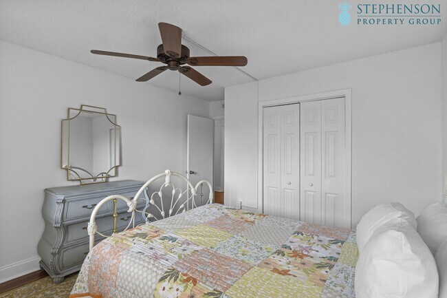 Building Photo - 1825 St Julian Pl