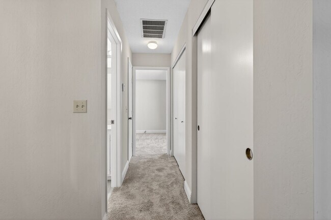 Building Photo - Newly Renovated 3/2.5 bath End-Unit Townhome with Vaulted Ceilings – Minutes to I-680 & Downtown!