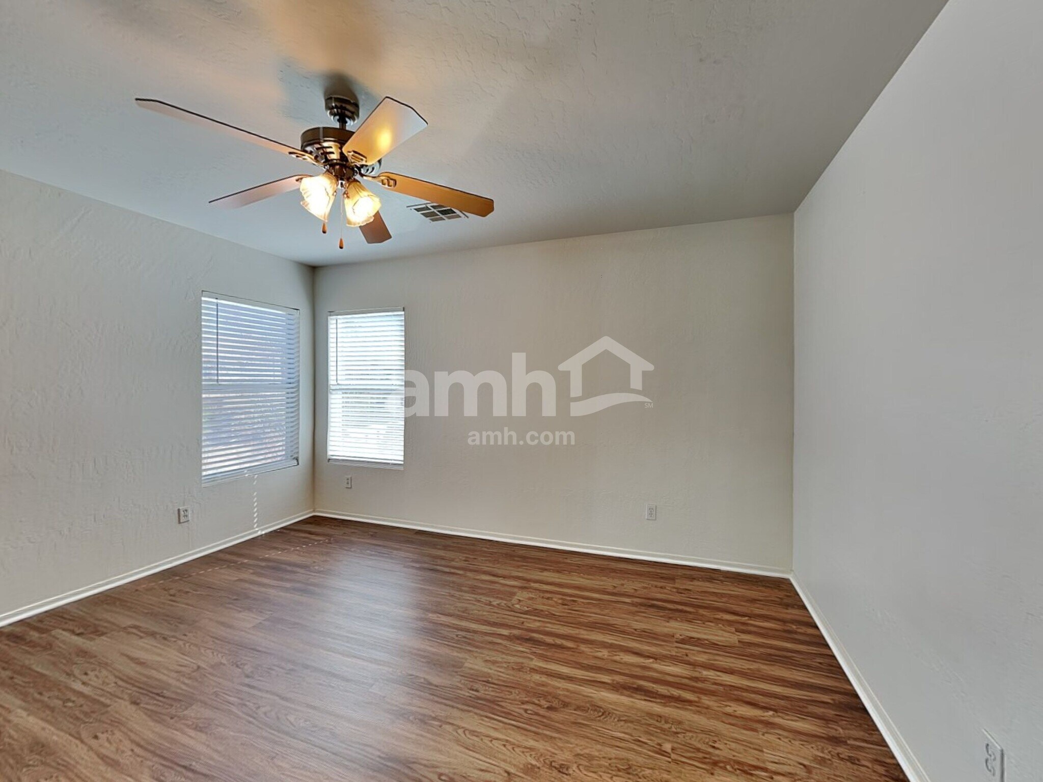 Building Photo - 14838 W Columbine Dr