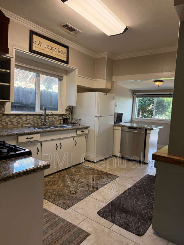 Building Photo - 416 Sycamore Ave