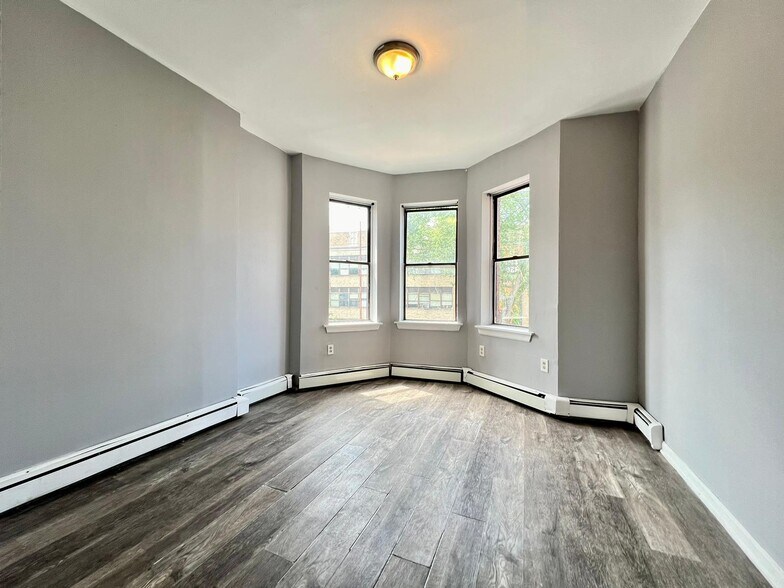 240 Bergen Ave 3R - 232 Bergen Ave