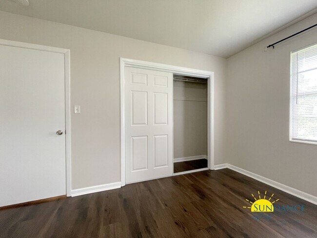 Building Photo - Updated 3-Bedroom Home in desirable Kenwood neighborhood!