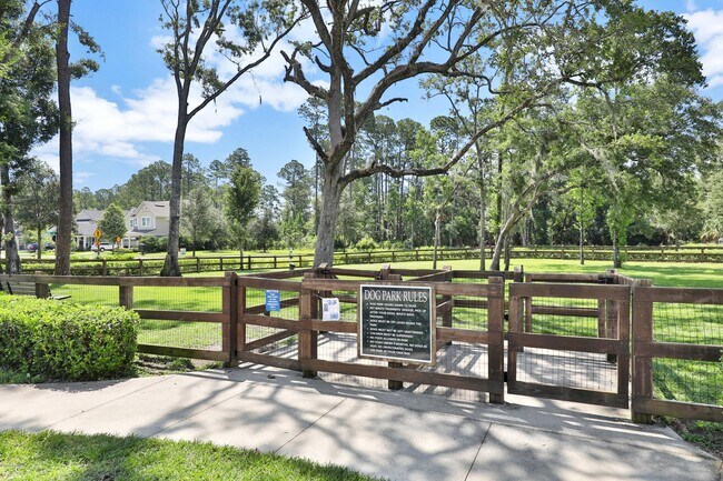 Building Photo - 139 Southern Oak Dr