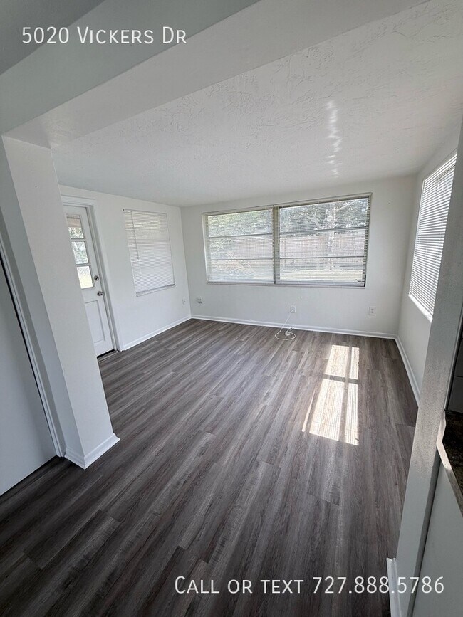 Building Photo - 5020 Vickers Dr