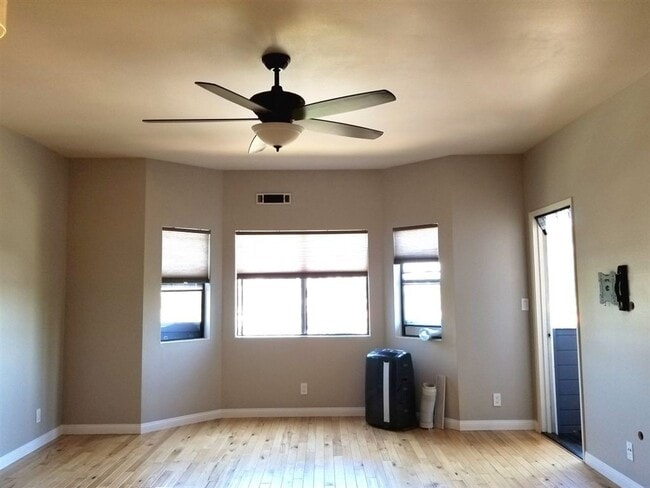 Building Photo - COMING SOON! Light & Bright 1 Bedroom/1 Ba...