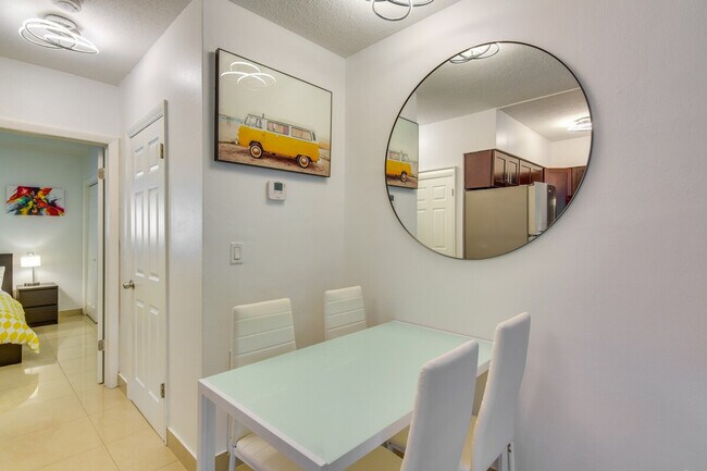 Building Photo - 412 NE 4th Ave