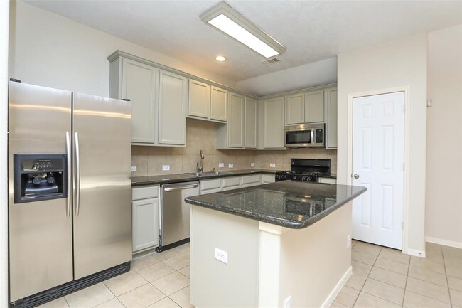 Building Photo - 8231 Gran Villa Dr