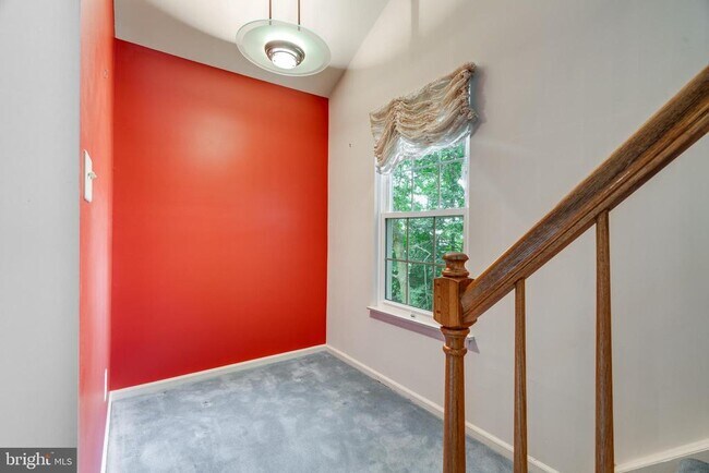 Building Photo - 1602 Hawthorne Ct