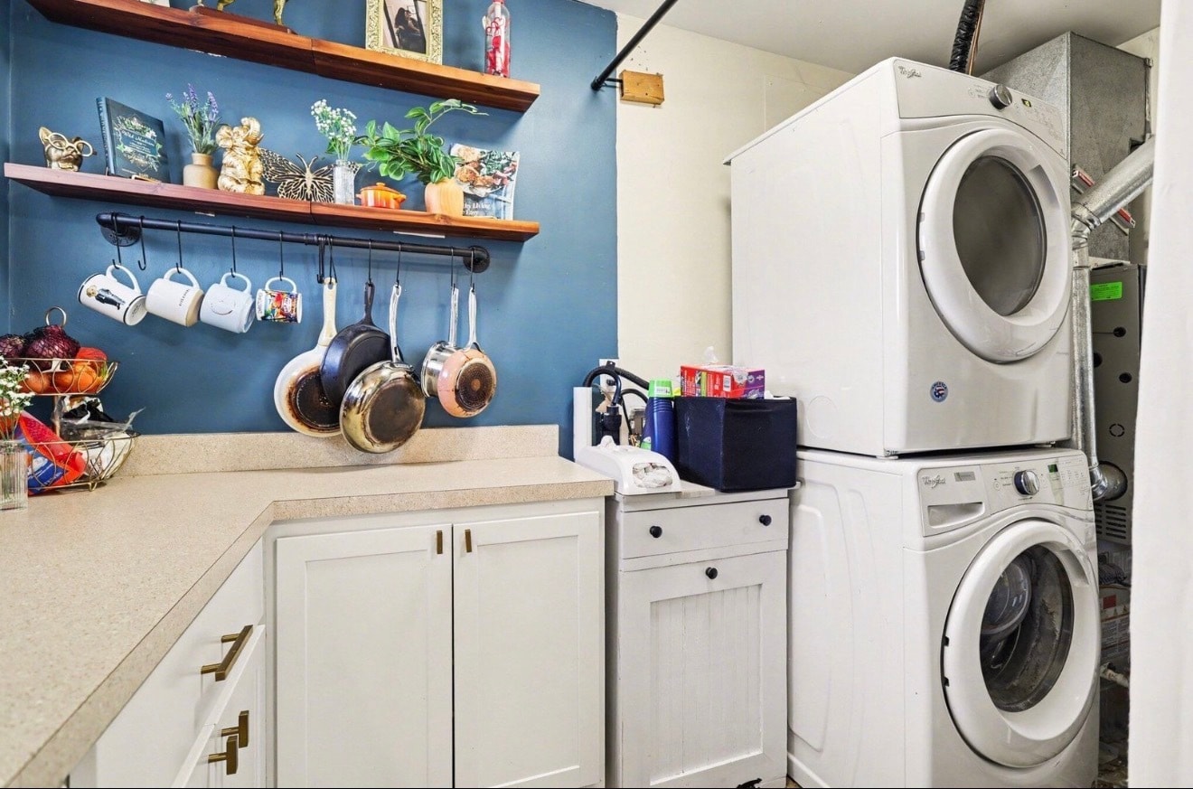 Building Photo - 133 W Hughes St