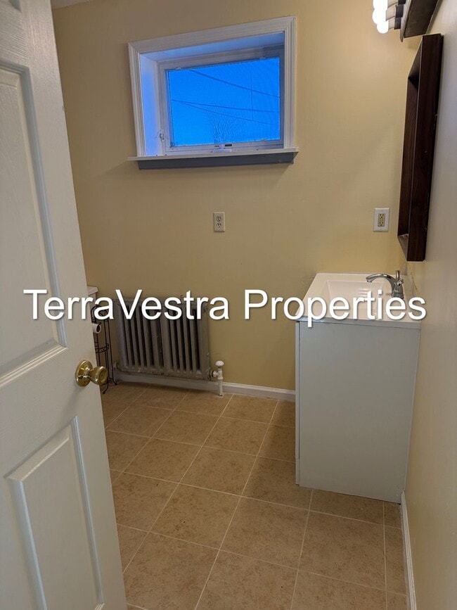 Building Photo - 101 N High St