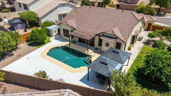 Building Photo - 2801 E Lindrick Dr