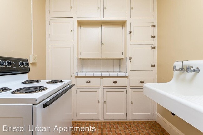 Building Photo - 1424 SW Montgomery St