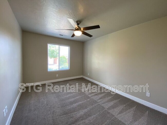 Building Photo - 758 N 300 W