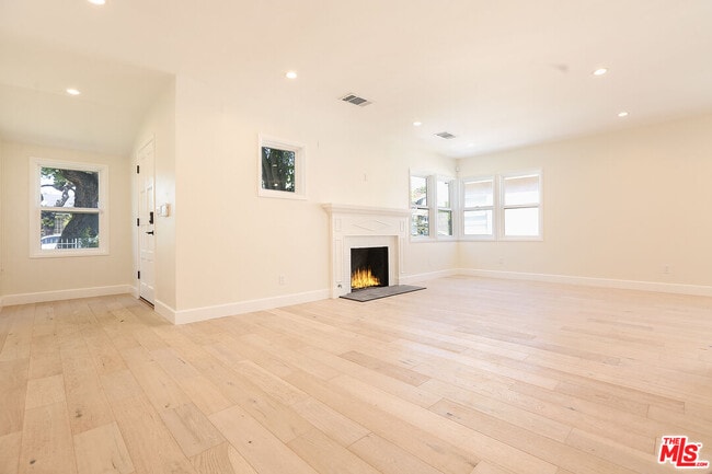 Building Photo - 12524 Woodbine St