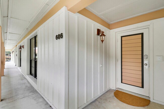 Building Photo - 606 Brackenwood Cove