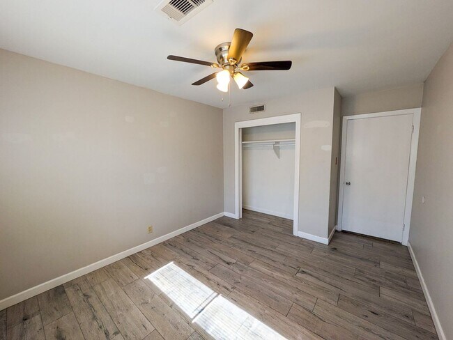 Building Photo - 2109 Coronado Pl