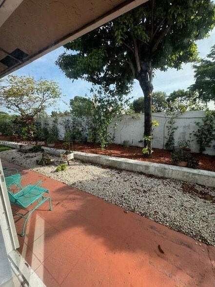 Building Photo - 1045 SW 122nd Ct